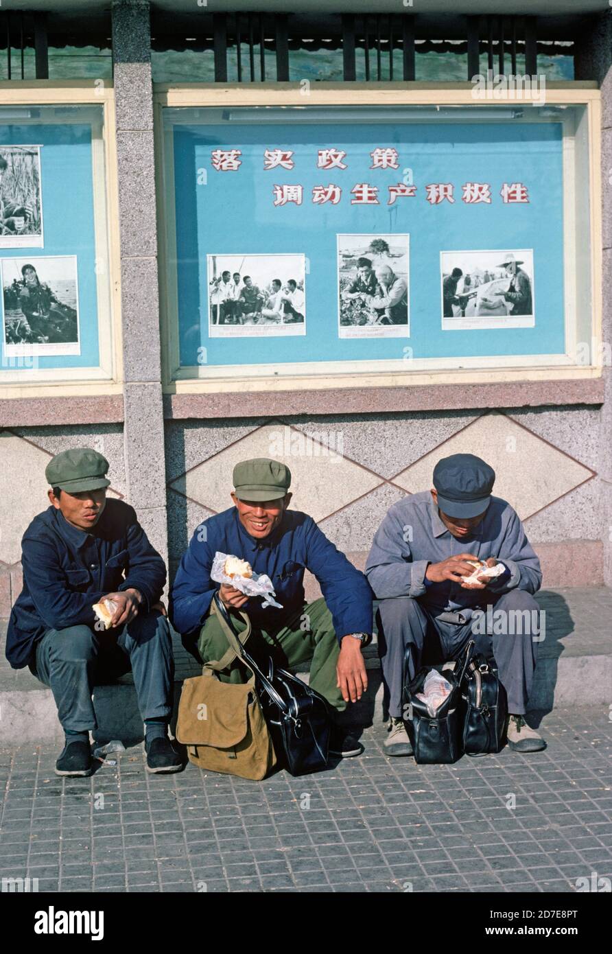 Out of town visitors eating and resting, Beijing, China, 1980s Stock Photo