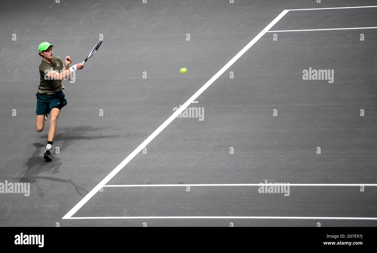 Cologne, Germany. 22nd Oct, 2020. Tennis: ATP Tour - Cologne Championships ( ATP), Individual, Men, 2nd round, P. Herbert (France) - Sinner (Italy).  Jannik Sinner plays the ball. Credit: Jonas Güttler/dpa/Alamy Live News