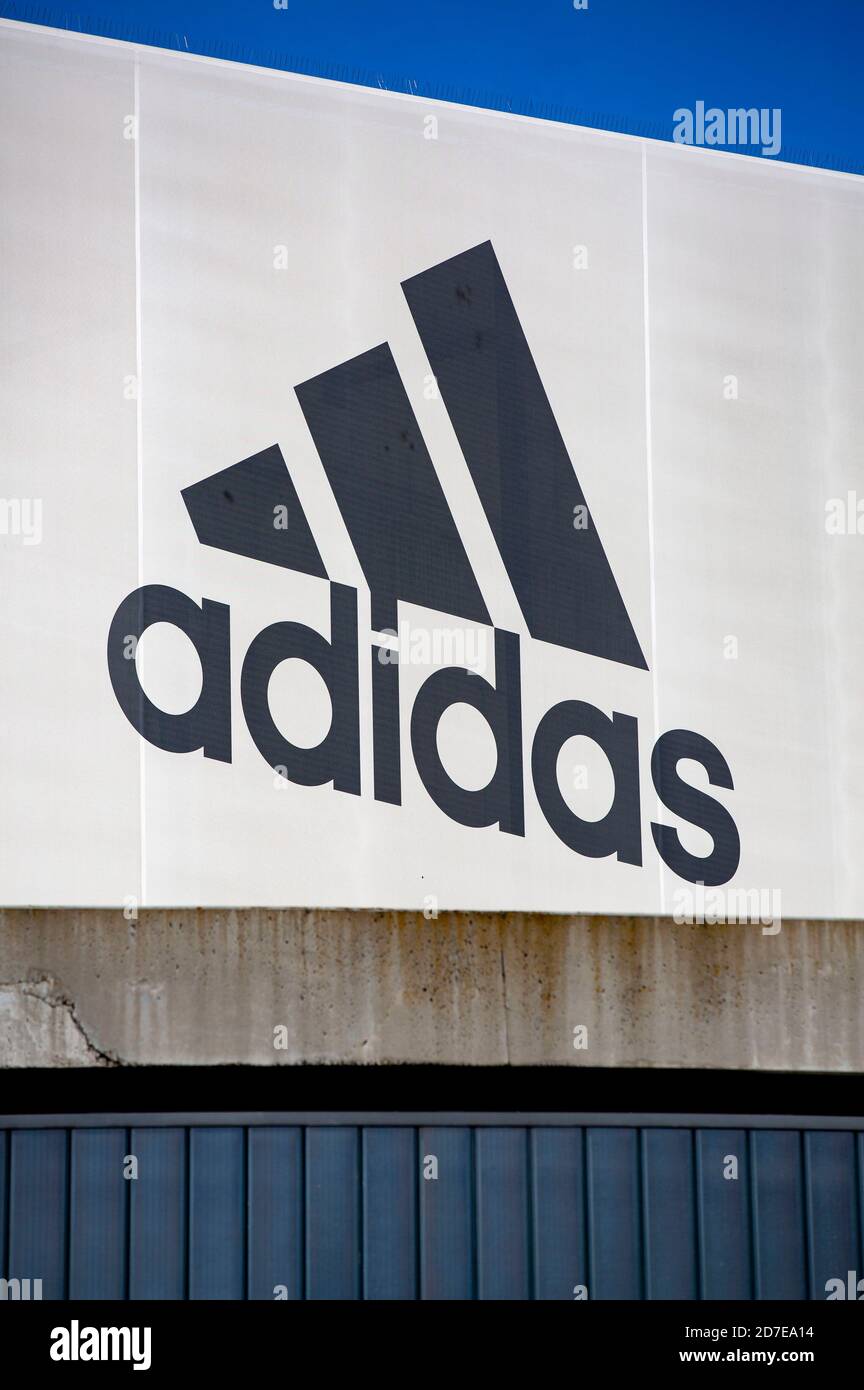 Herzogenaurach, Deutschland. 20th Oct, 2020. Adidas AG is one of the  largest international manufacturers of sporting goods with its headquarters  in Herzogenaurach. (Symbol picture, theme picture) Herzogenaurach,  20.10.2020 | usage worldwide Credit: