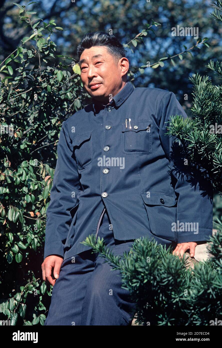 Cadre in Mao suit posing for a photograph in the Garden of the Mandarin, Shanghai, China, 1980s Stock Photo
