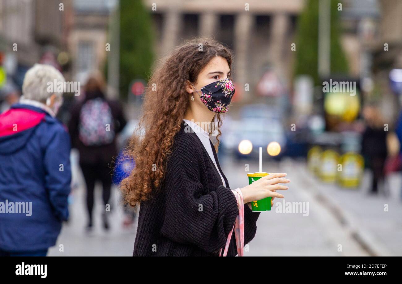Dundee, Tayside, Scotland, UK. 22nd Oct, 2020. Covid-19 face mask wearing: Local residents wearing protective face masks in Dundee city centre which is mandatory in places such as going out shopping and socialising during the new 3rd Tier Covid-19 Lockdown restrictions. Credit: Dundee Photographics/Alamy Live News Stock Photo