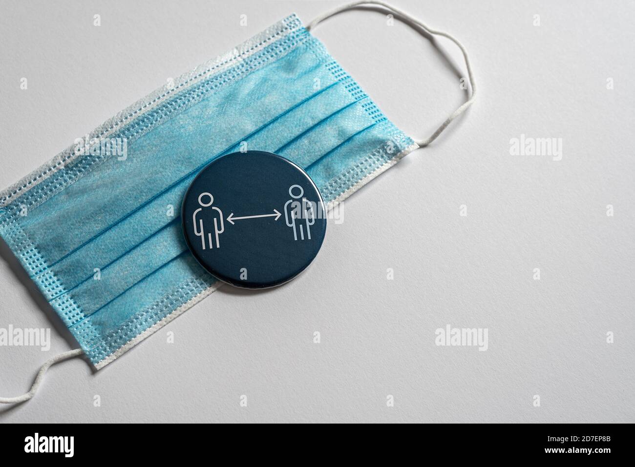 Face mask and Badge with the message keep distance, Denmark, October 22, 2020 Stock Photo