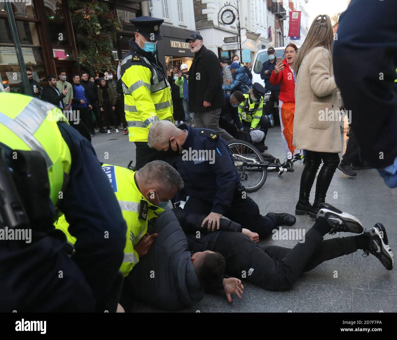 Dublin, Ireland. 22nd Oct 2020. 22/10/2020 Covid-19 Pandemic (Coronavirus), Ireland. Day 210 since start of lockdown. Day 1 of nationwide Level 5 lockdown. An anti-lockdown protest turns violent today, as protestors on Grafton Street are arrested by Gardai. Photograph: Leah Farrell / RollingNews.ie Credit: RollingNews.ie/Alamy Live News Stock Photo
