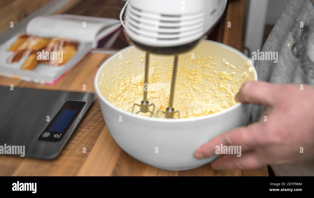 Handheld electric mixer hi-res stock photography and images - Alamy