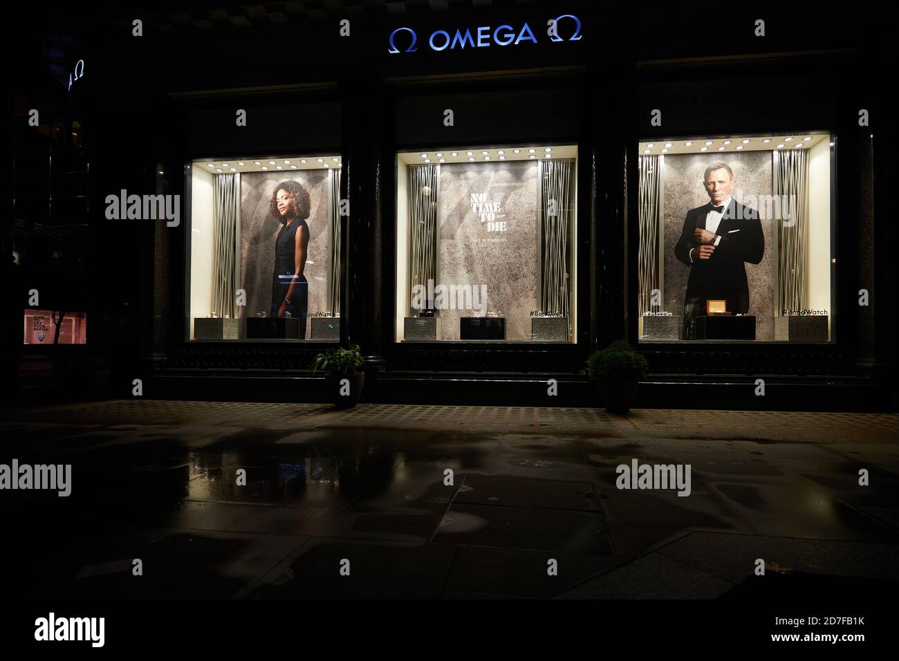 London, UK. - 14 Oct 2020: The Omega store Oxford Street displays the brands commercial links with the James Bond A Time To Die film, put up before the films release date was delayed for a second time because of the coronavirus pandemic. Stock Photo