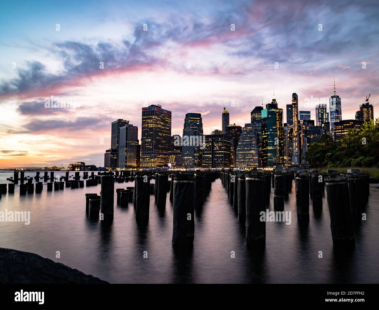 New york skyline in apple hi-res stock photography and images - Alamy