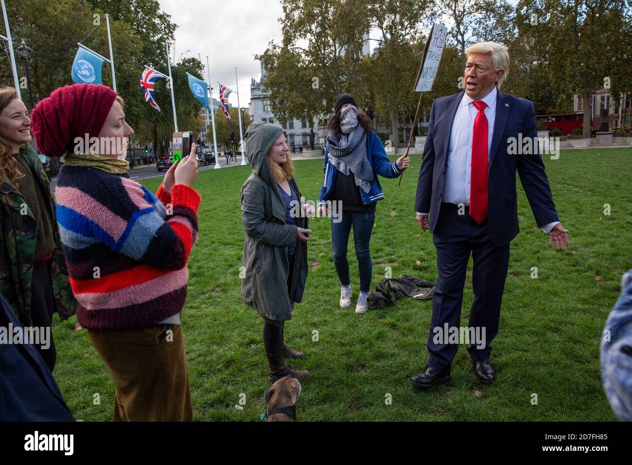 London, UK. 22nd Oct 2020. London, UK. 22nd Oct 2020. Donald Trump, President of the United States of America (look-a-like) drops into Parliament Square, London, England, UK. 22nd Oct, 2020. Credit: Jeff Gilbert/Alamy Live News Stock Photo