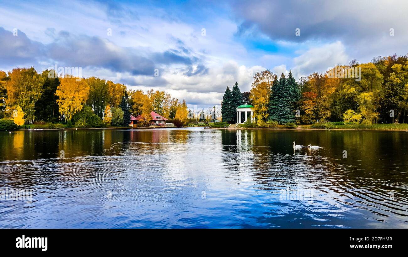 Autumn landscape. Park with lake Stock Photo - Alamy
