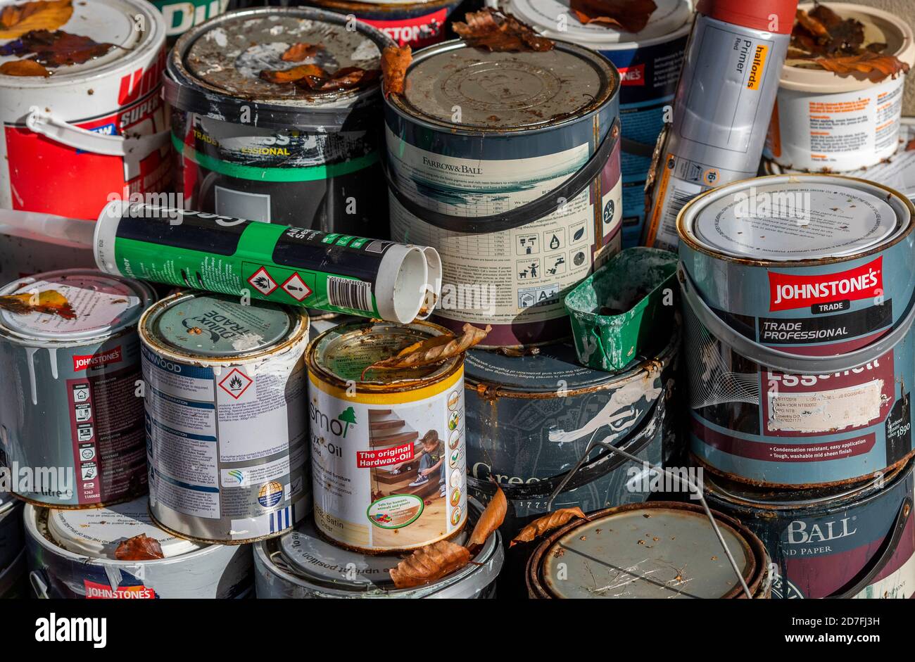 Spilled paint can hi-res stock photography and images - Alamy