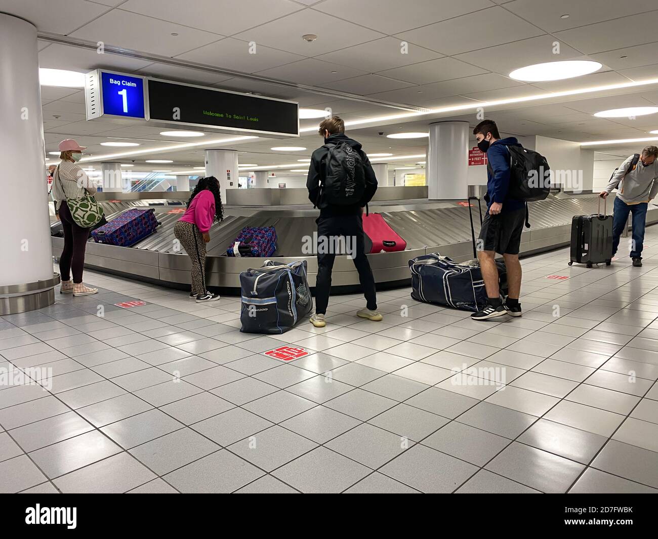 Luggage carousel usa hi-res stock photography and images - Alamy