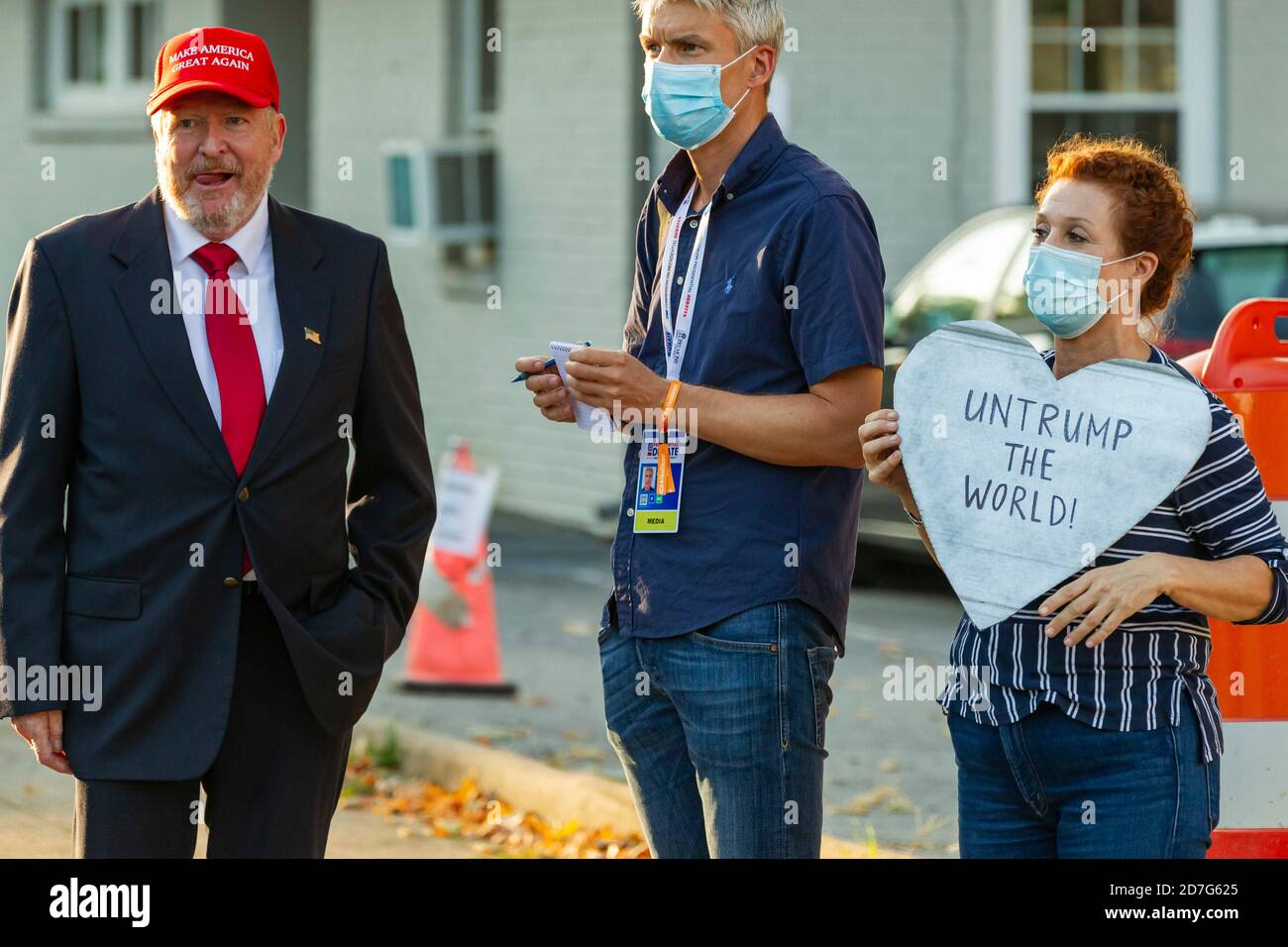 Nashville, Tennessee, USA, 22 October 2020 Security was tight on the Belmont University campus on the eve of the final presidential debate between President Donald Trump and former Vice President Joe Biden. Supporters for each candidate display signs and banners. One such sign read “UnTrump the World.” Credit: Sayre Berman/Alamy Live News Stock Photo