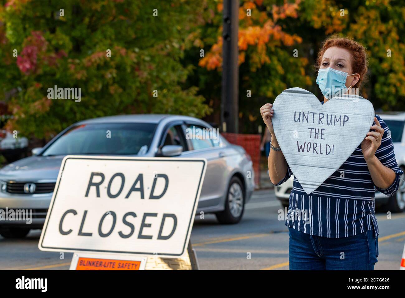 Nashville, Tennessee, USA, 22 October 2020 Security was tight on the Belmont University campus on the eve of the final presidential debate between President Donald Trump and former Vice President Joe Biden. Supporters for each candidate display signs and banners. One such sign read “UnTrump the World.” Credit: Sayre Berman/Alamy Live News Stock Photo