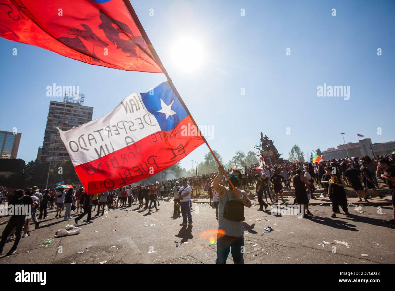 Santiago street chile man hires stock photography and images Alamy