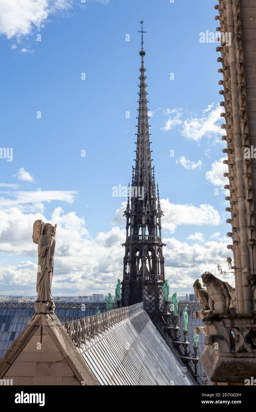 Notre dame de paris roof hi-res stock photography and images - Alamy