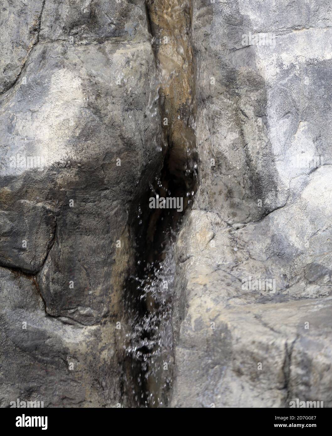 Waterfall among rocks hi-res stock photography and images - Alamy