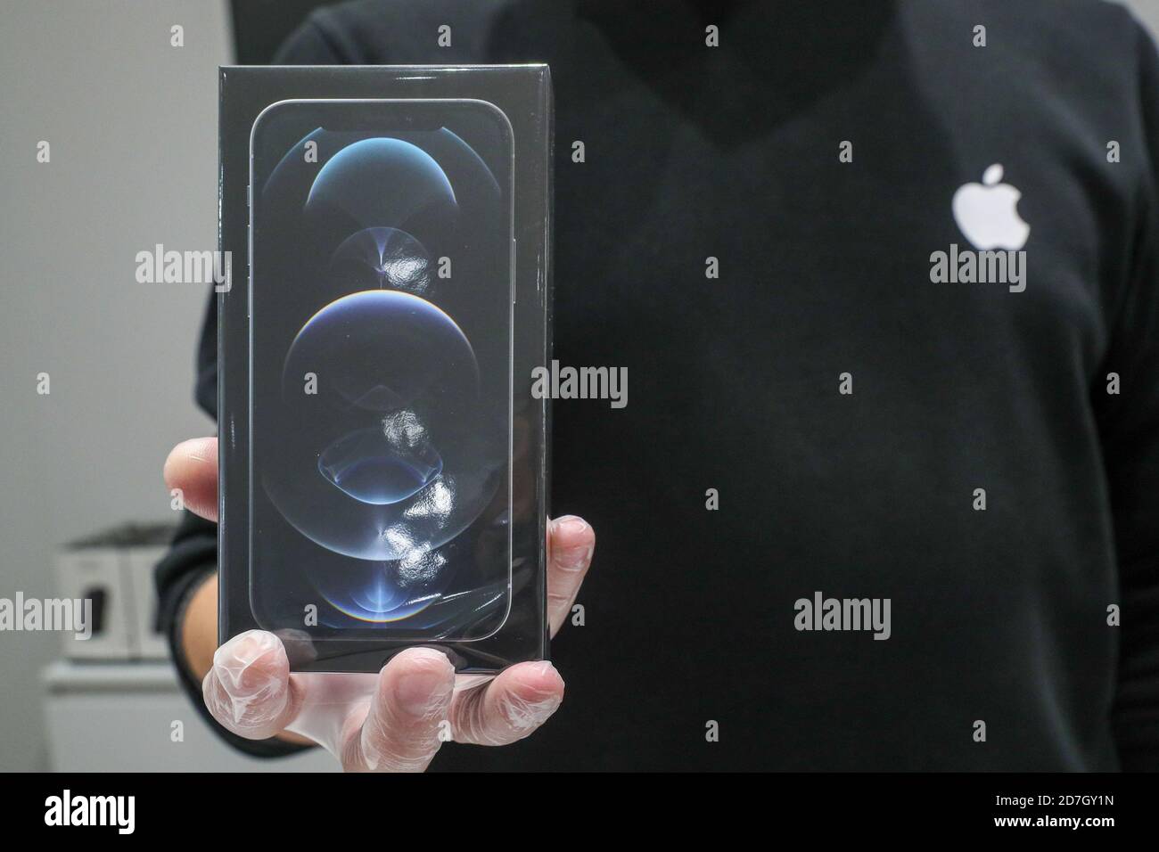 Iphone 12 Pro Box High Resolution Stock Photography And Images Alamy Iphone 12 Pro Box High Resolution Stock Photography And Images Alamy