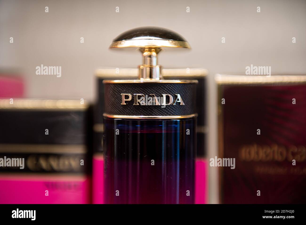 Bloeien Correlaat Vet Prada perfume bottle hi-res stock photography and images - Alamy