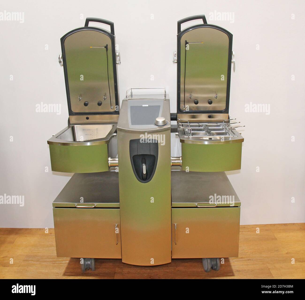 A Commercial Kitchen Twin Deep Fat Fryer Unit Stock Photo Alamy