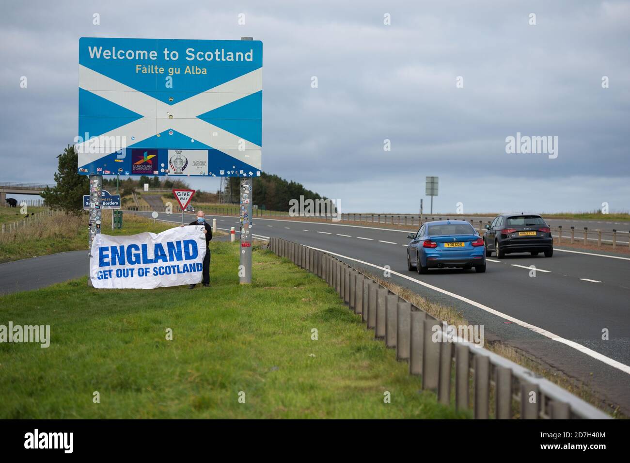 Scottish Border, Berwick-upon-Tweed, Scotland, UK. 16 October 2020. Pictured: Sean Clerkin of Action For Scotland protesting at the Scottish border near Berwick-Upon-Tweed, calling on the Scottish First Minister Nicola Sturgeon to close the border amid rising COVID19 cases.  Credit: Colin Fisher/Alamy Live News. Stock Photo