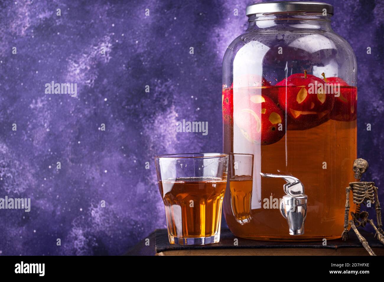 Halloween drink autumn apple cider Stock Photo Alamy