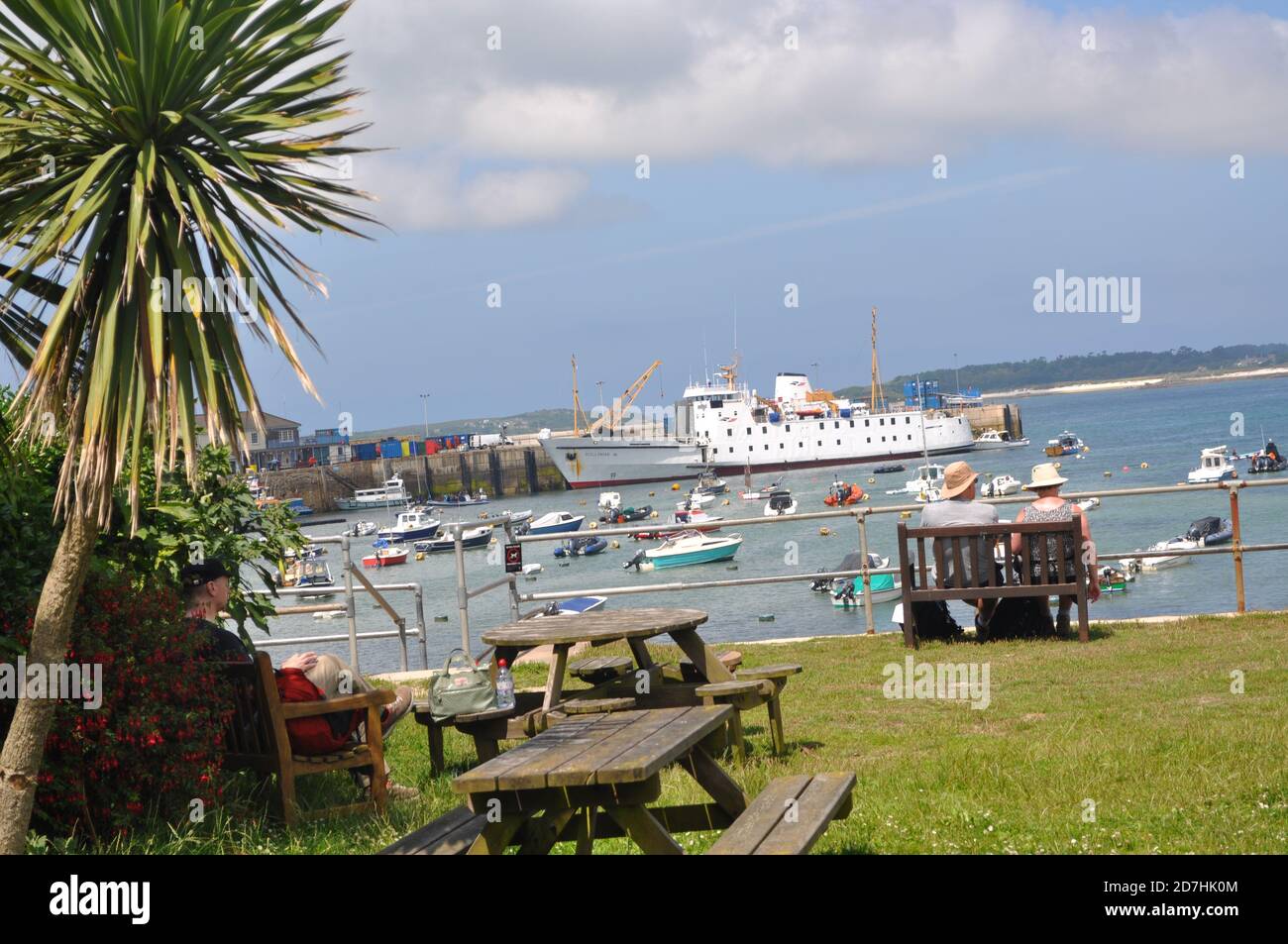 People watching the scillonian isles of scilly hires stock photography