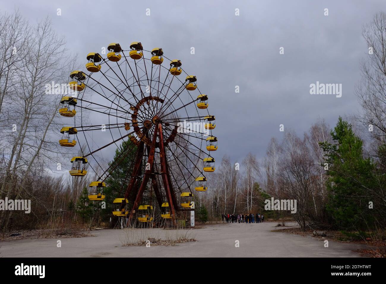 The famous Ferris wheel in an abandoned amusement park in Pripyat. Cloudy  weather in the Chernobyl exclusion zone Stock Photo - Alamy