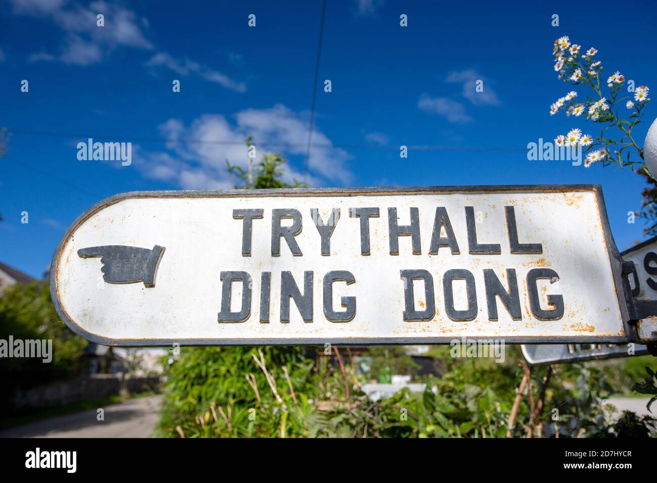 Weird signpost hi-res stock photography and images - Alamy