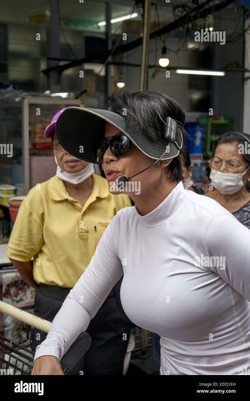 Using a headset microphone hires stock photography and images Alamy