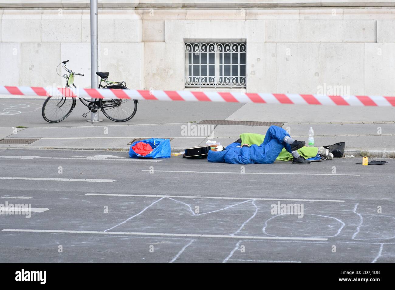Vienna, Austria. 23nd Oct, 2020. After several disruptions in the city, the activists of the 'Extinction Rebellion' blocked another street: Schwarzenbergplatz in the center of Vienna has been closed since this morning. Credit: Franz Perc/Alamy Live News Stock Photo