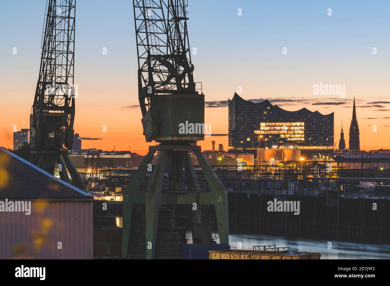 Germany, Hamburg, Argentina Bridge with Elbphilharmonie at sunrise Stock Photo