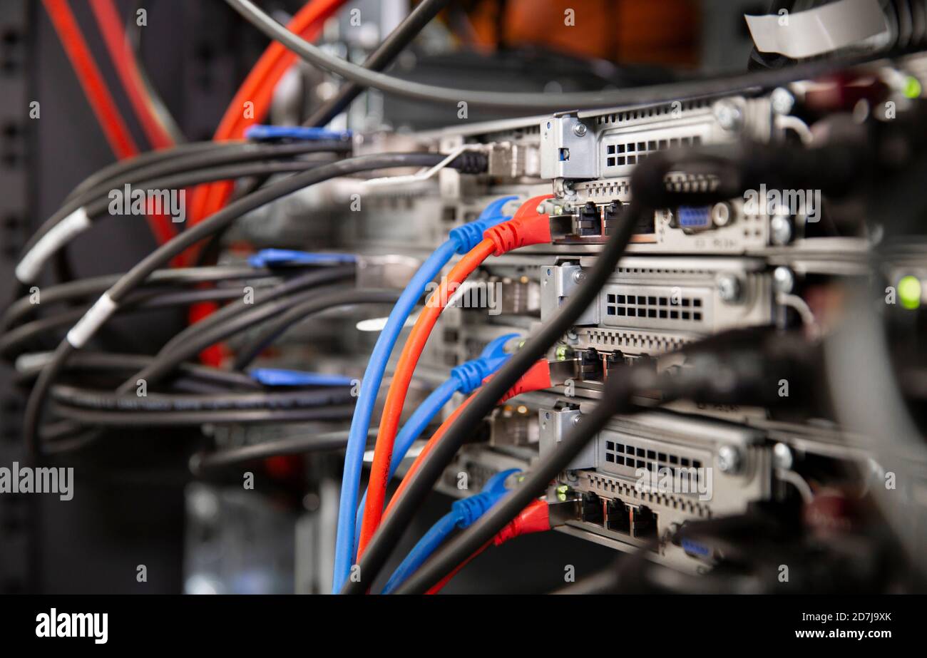 Network server room hi-res stock photography and images - Alamy