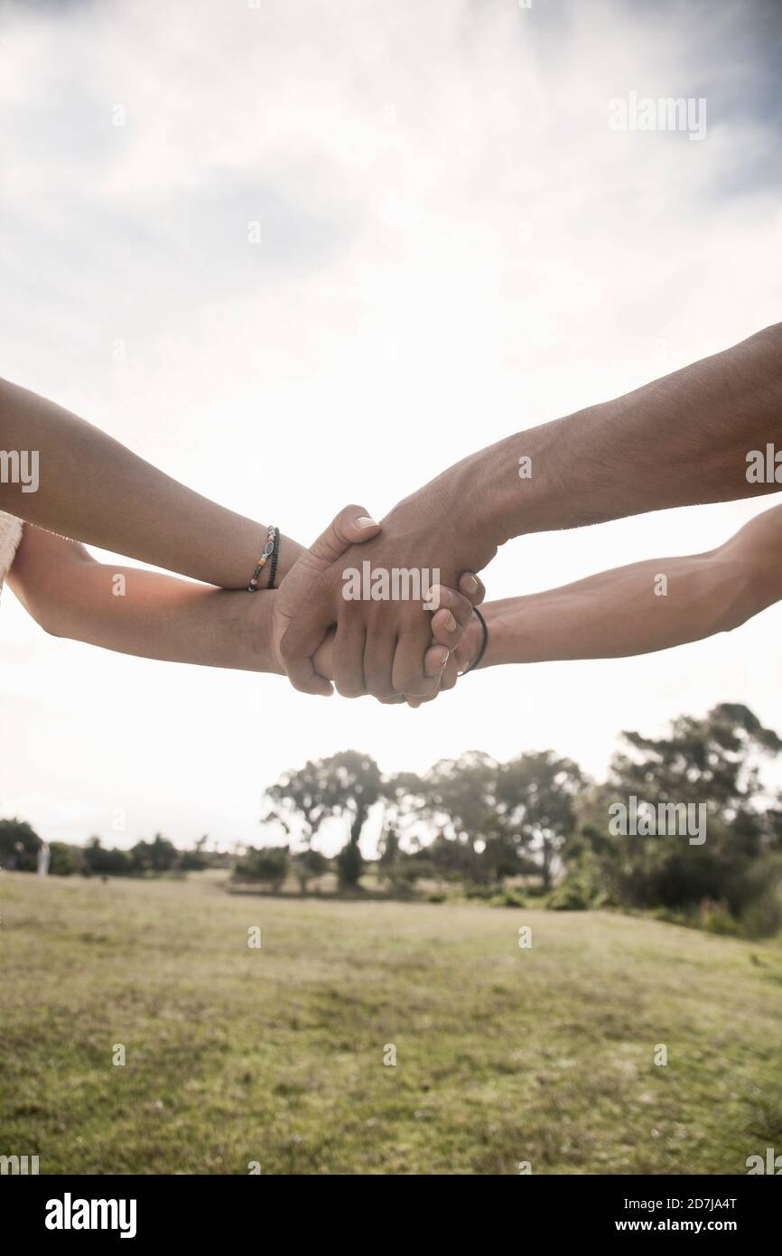 Africa couple holding hands hi-res stock photography and images - Alamy