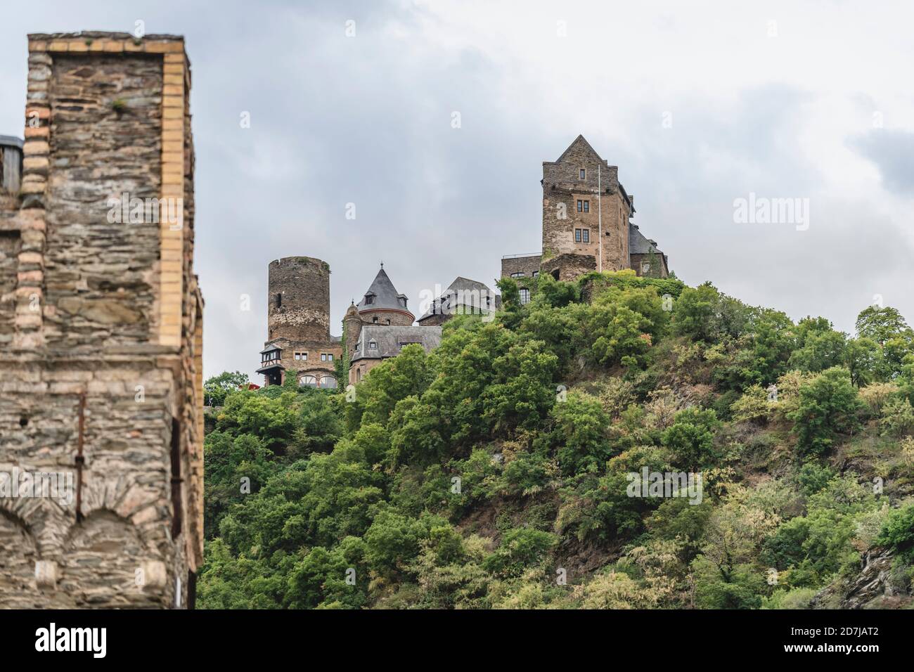 Medieval hill top castle hi-res stock photography and images - Alamy