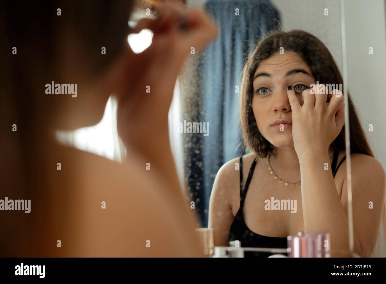 Teenage girl applying makeup hi-res stock photography and images - Alamy