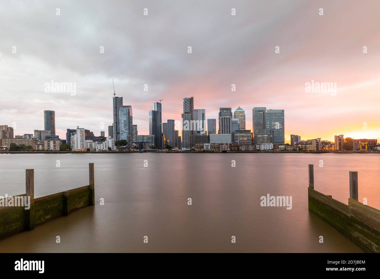 Modern city of london skyline hi-res stock photography and images - Alamy
