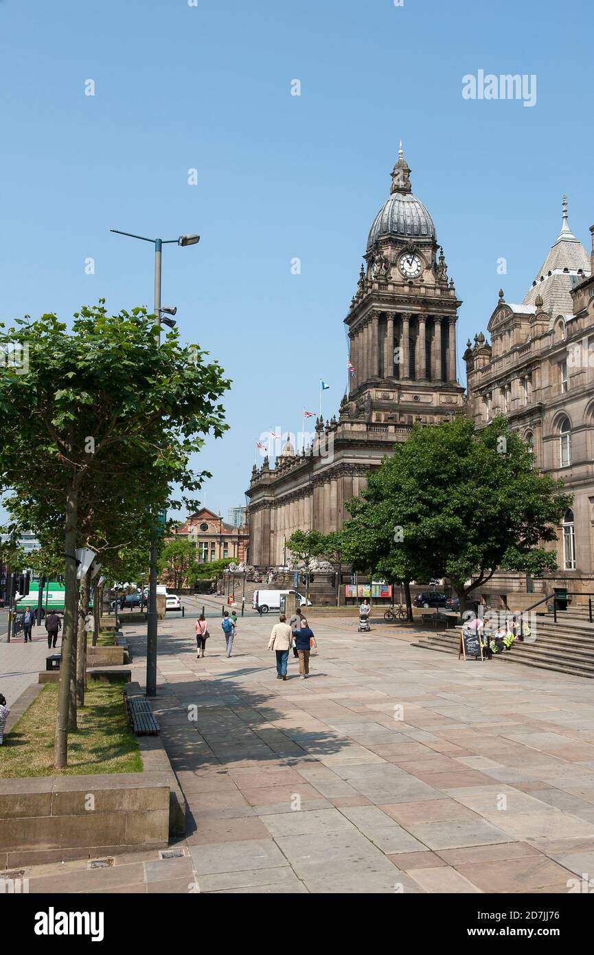 Leeds town hall clock face hi-res stock photography and images - Alamy