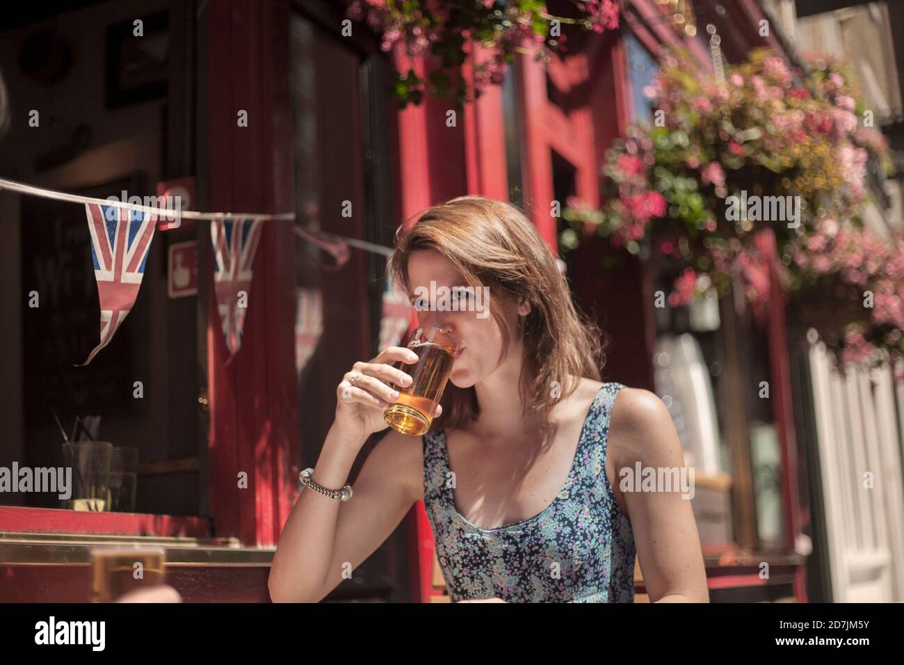 Beer pub outside hires stock photography and images Alamy
