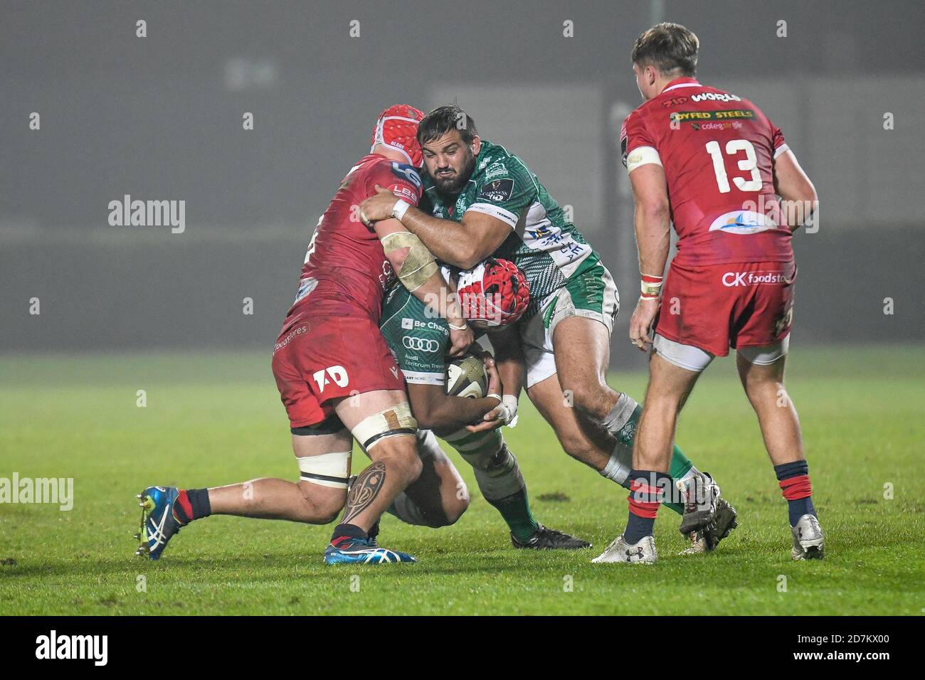 Stadio Comunale di Monigo, Treviso, Italy, 23 Oct 2020, Hame Faiva (Treviso) tackled by Blade Thomson (Scarlets) helped by Nicola Quaglio (Treviso) during Benetton Treviso vs Scarlets Rugby, Rugby Guinness Pro 14 match - Credit: LM/Ettore Griffoni/Alamy Live News Stock Photo