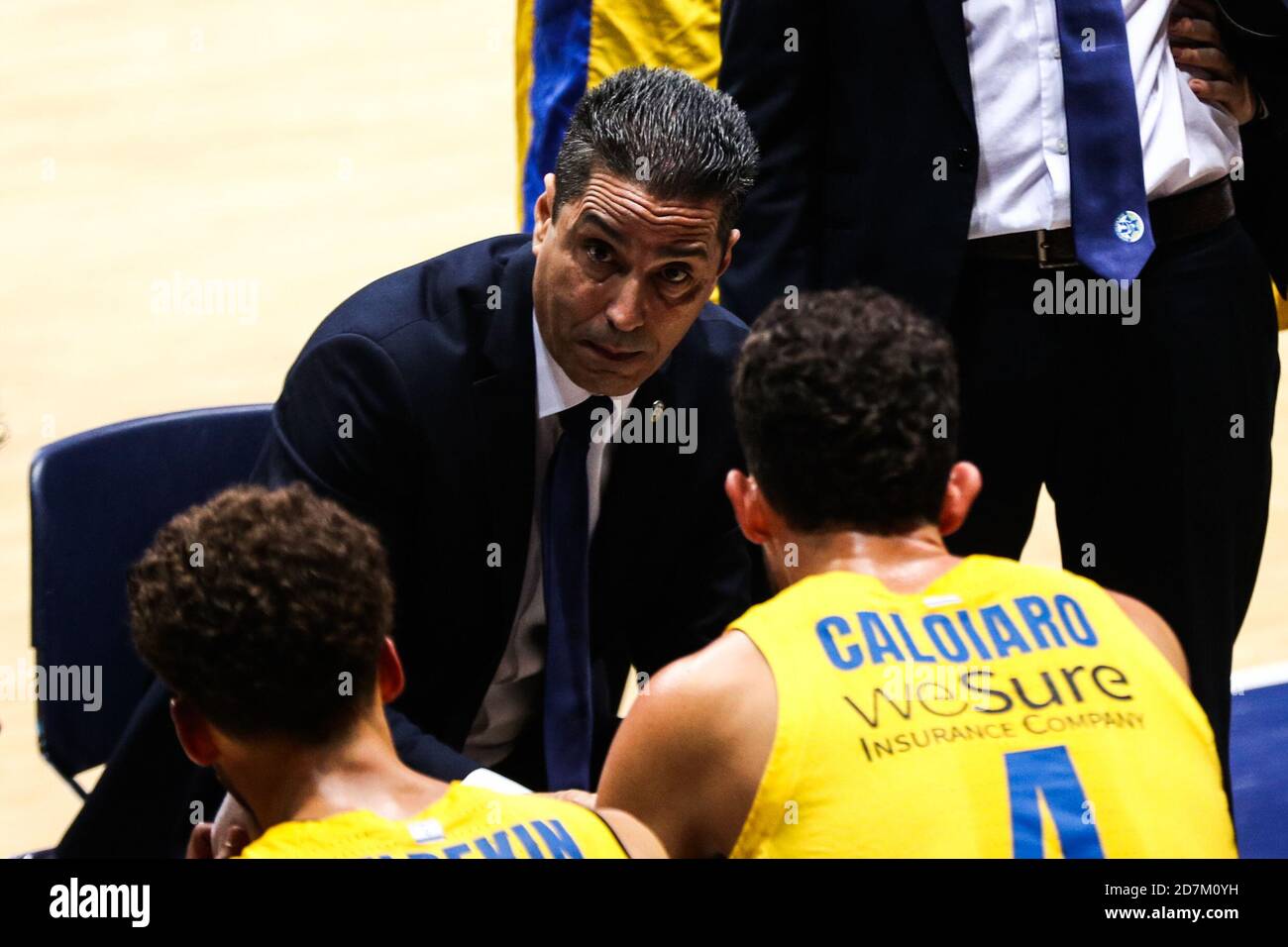 Moscow Region, Russia. 23rd Oct, 2020. Maccabi head coach Ioannis  Sfairopoulos briefs players in the 2020/21 Euroleague Regular Season Round  5 basketball match between Khimki Moscow Region and Maccabi Tel Aviv BC