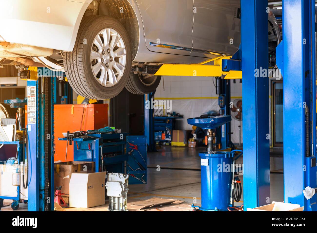 Automobile vehicle repair service hi res stock photography and images