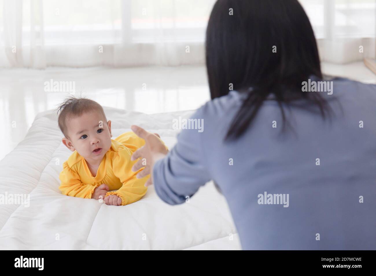Asian mother child toddler hi-res stock photography and images - Alamy