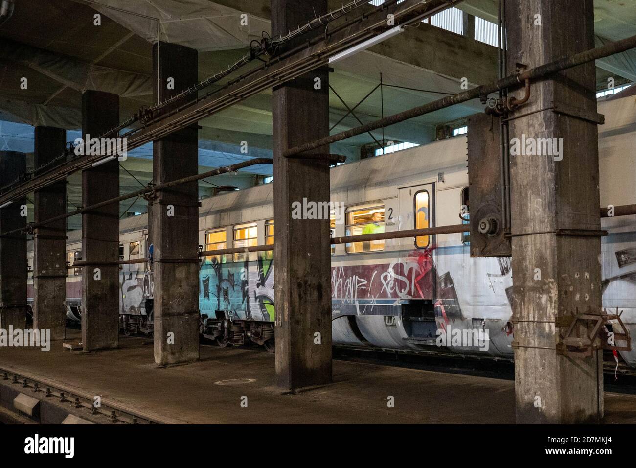 24 October Saxony Dresden The Historic Express Railcar Vt 18 16 Is Standing On A Track In The Railway Hall A Charity Run Starting On 24 10 Is Intended To Collect Money For