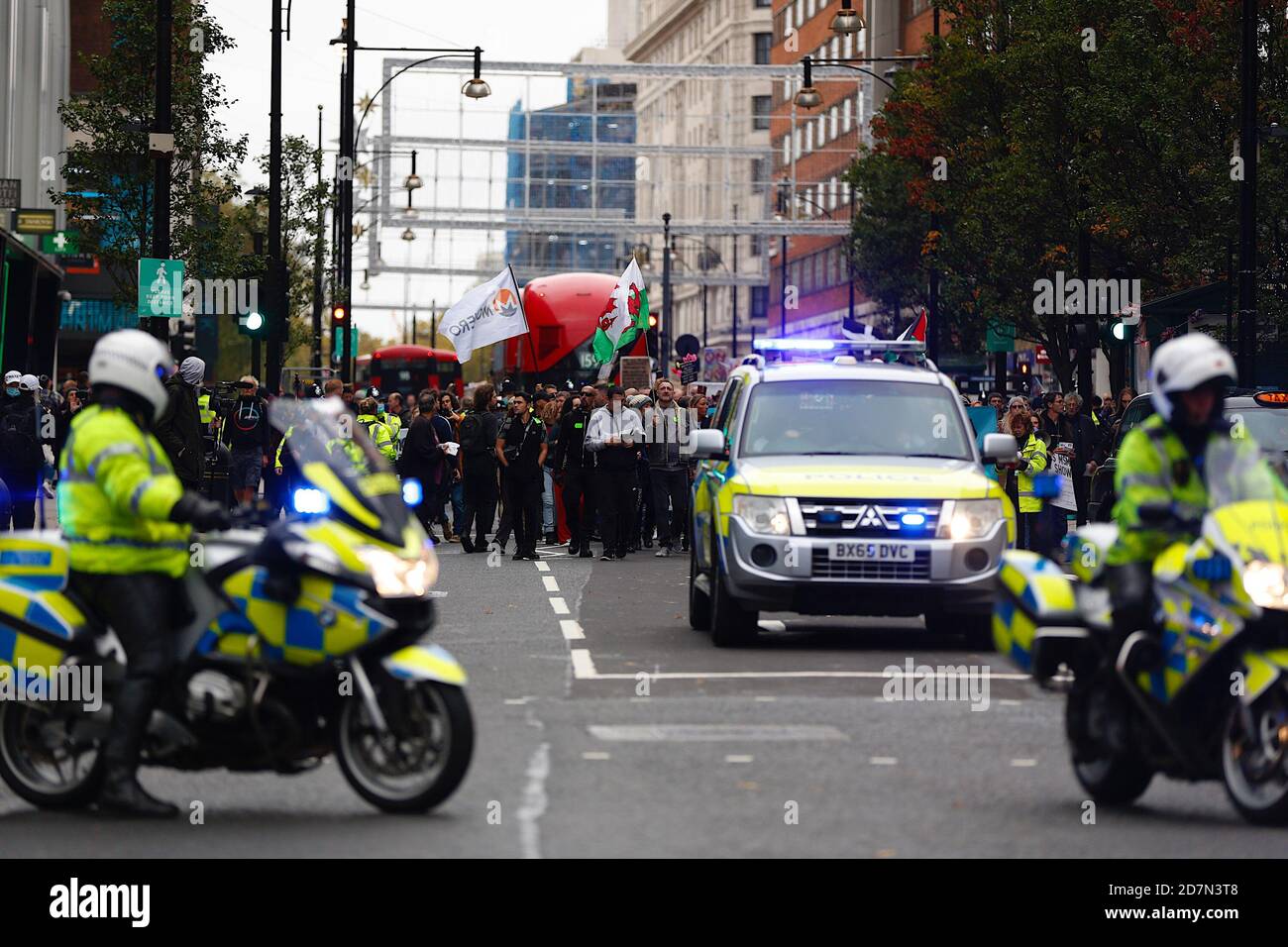 Hyde Park, London, UK. 24 October, 2020. Further action by anti lockdown protesters who are meeting and protesting in Hyde Park, London. No social distancing is being observed and no masks worn by attendants. The March proceeds down Oxford street. Photo Credit: Paul Lawrenson-PAL Media/Alamy Live News Stock Photo