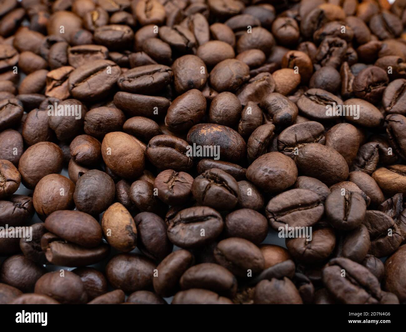 Background image with roasted brown coffee beans Stock Photo - Alamy