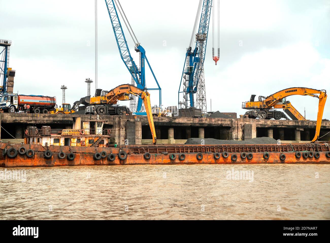 Kandla,20 August, 2019 Unloading of imported coal from barge by