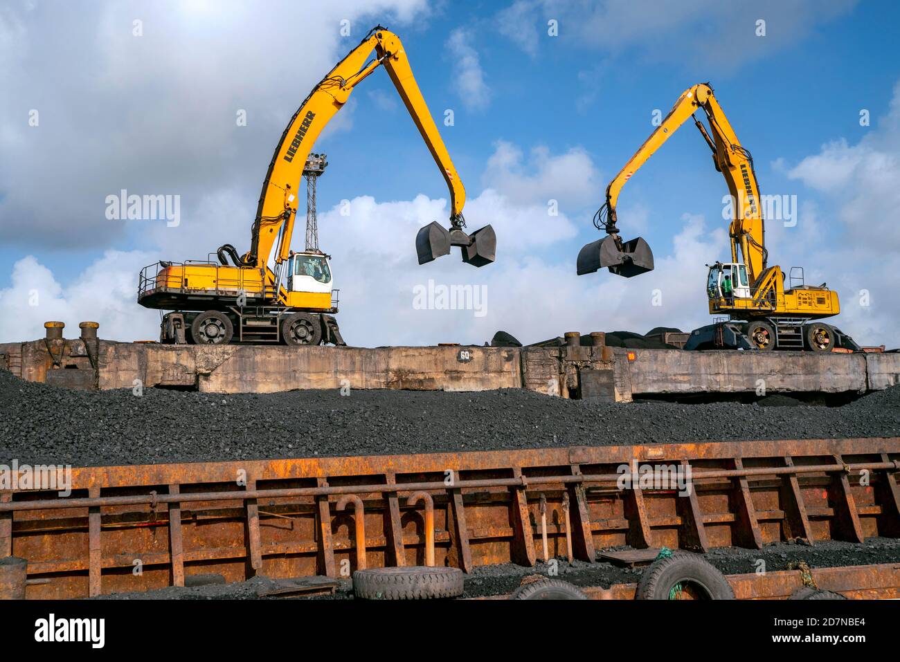 Kandla,20 August, 2019 Unloading of imported coal from barge by