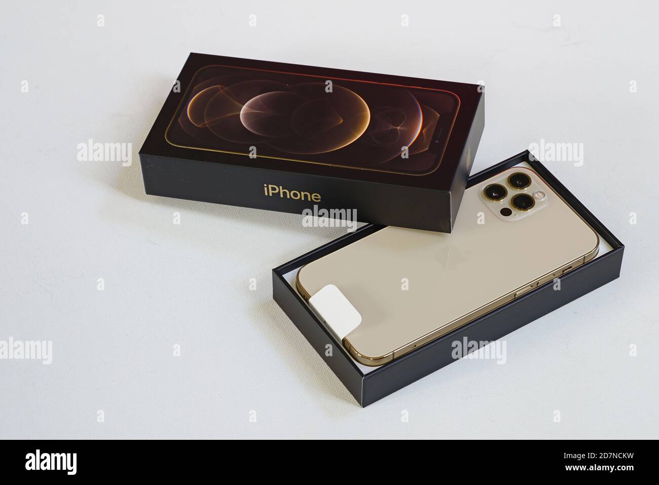 Iphone 12 Pro Box High Resolution Stock Photography And Images Alamy