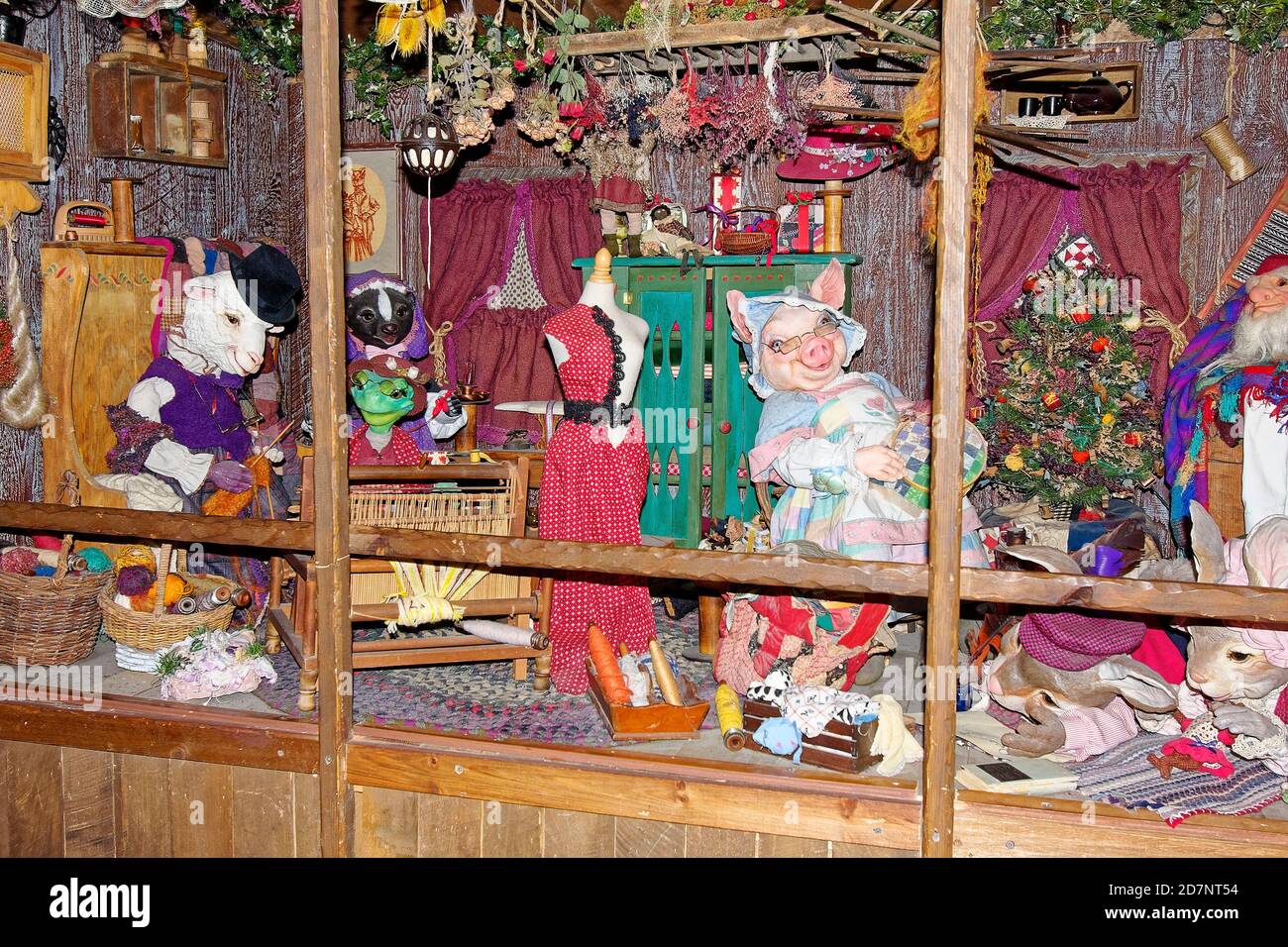 shop window tableau, dressed animal figures, decorated Christmas tree, hand  craft theme, knitting, quilting, weaving, sewing items, colorful, cute, Pa  Stock Photo - Alamy