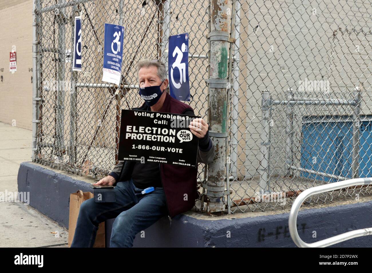 Long Lines For Early New York Voters New York Usa Stock Photo Alamy Long Lines For Early New York Voters New York Usa Stock Photo Alamy