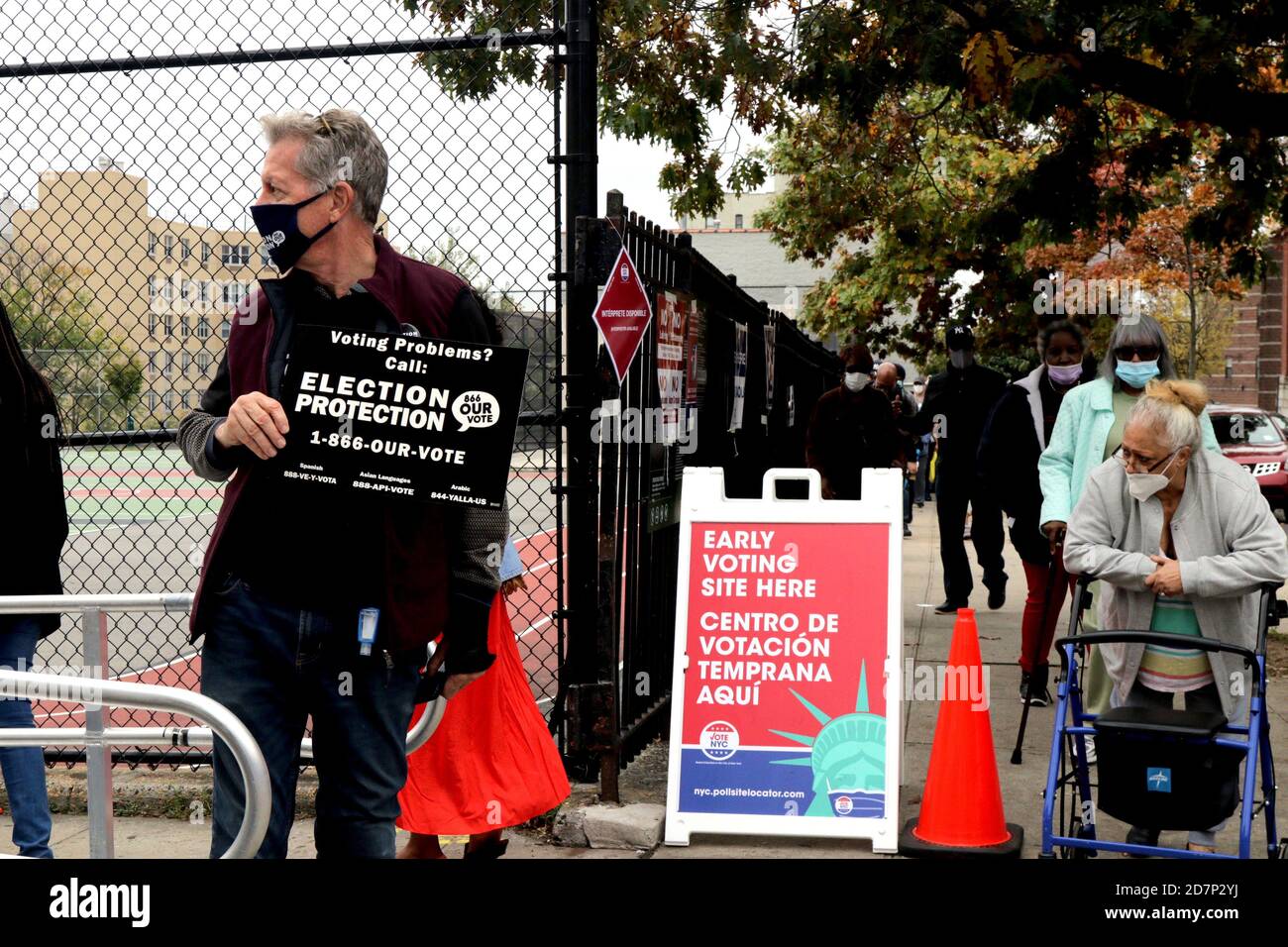 Long Lines For Early New York Voters, New York, USA Stock Photo - Alamy